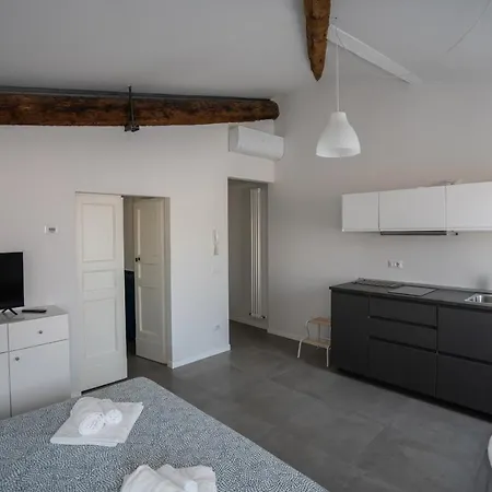 Monolocale Le Rondini Centralissimo Апартаменты *